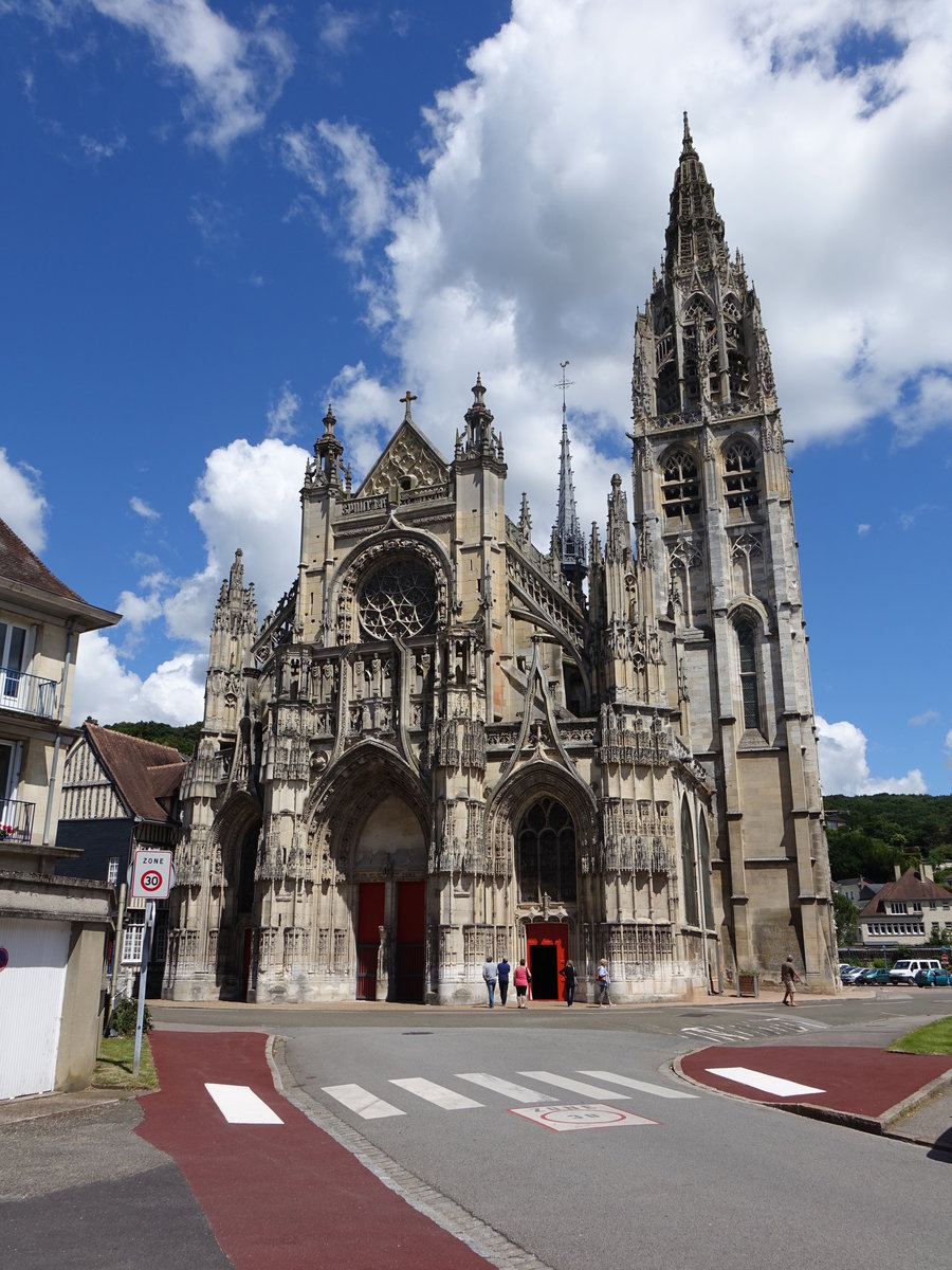 CAUDEBEC-EN-CAUX CRUCEROS SENA CRUCEROS NORMANDIA CRUCEROS FRANCIA FRANCE CRUISES SEINE CRUISES CRUCEROS FLUVIALES SENA #Sena #CrucerosSena #CrucerosFluvialesSena #SeineCruises #RiverCruises #France